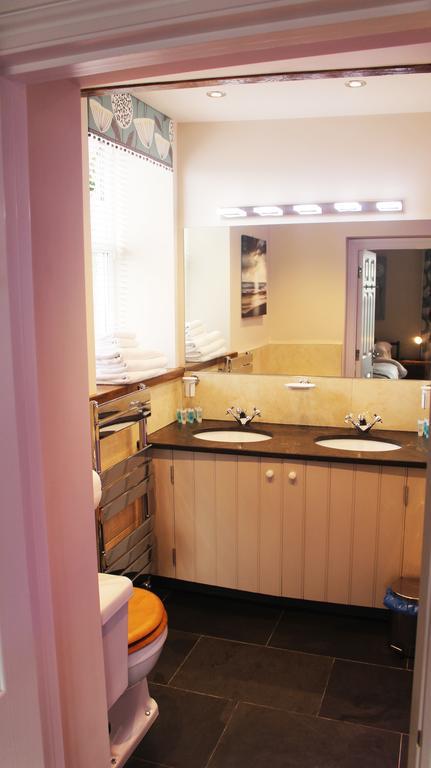 The Mayhill Hotel มอนมัท ภายนอก รูปภาพ